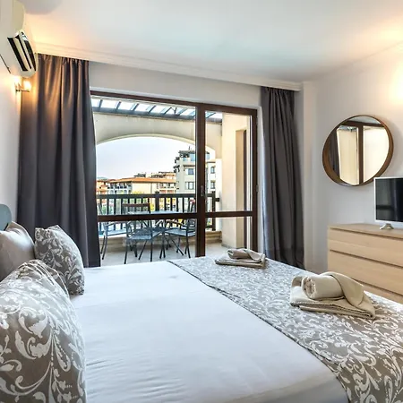 Oasis Club 4*