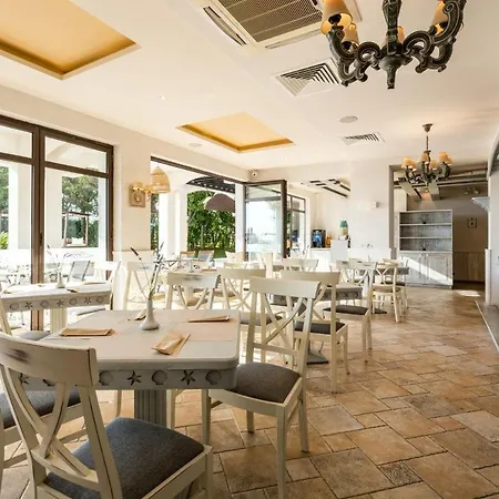 Rezort Oasis Club 4*