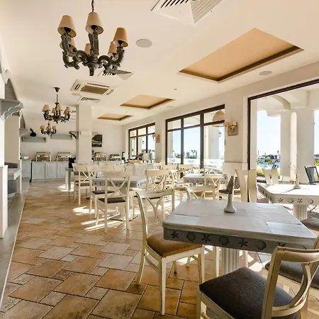 Rezort Oasis Club 4*