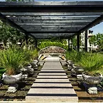 Oasis Club 4*