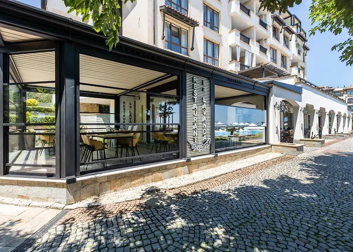 Курортный комплекс Oasis Club Лозенец