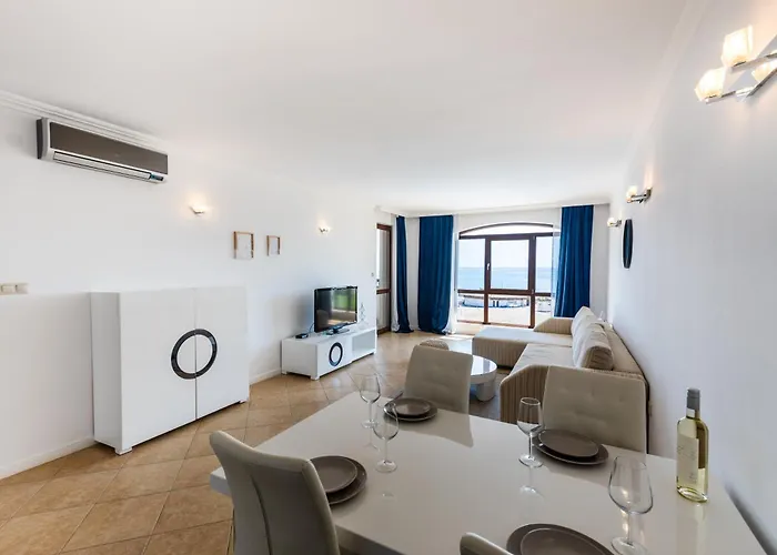 Oasis Club Курортный комплекс 4*