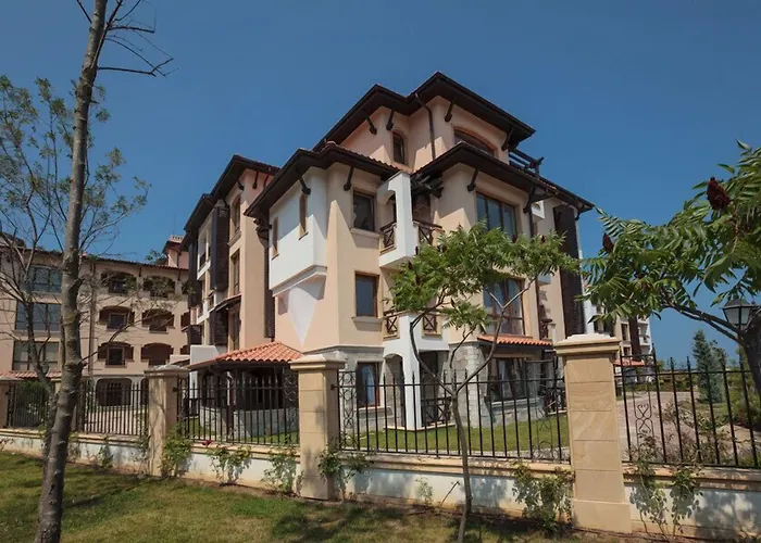 Курортный комплекс Oasis Club 4*