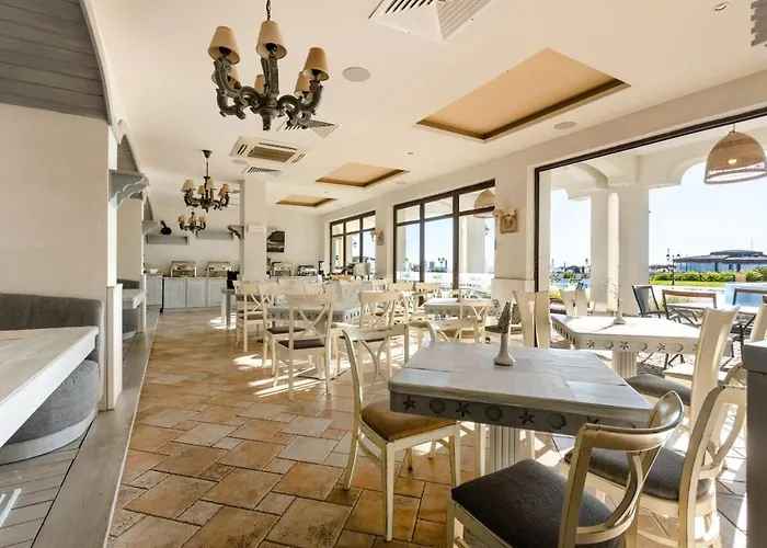 Курортный комплекс Oasis Club 4*